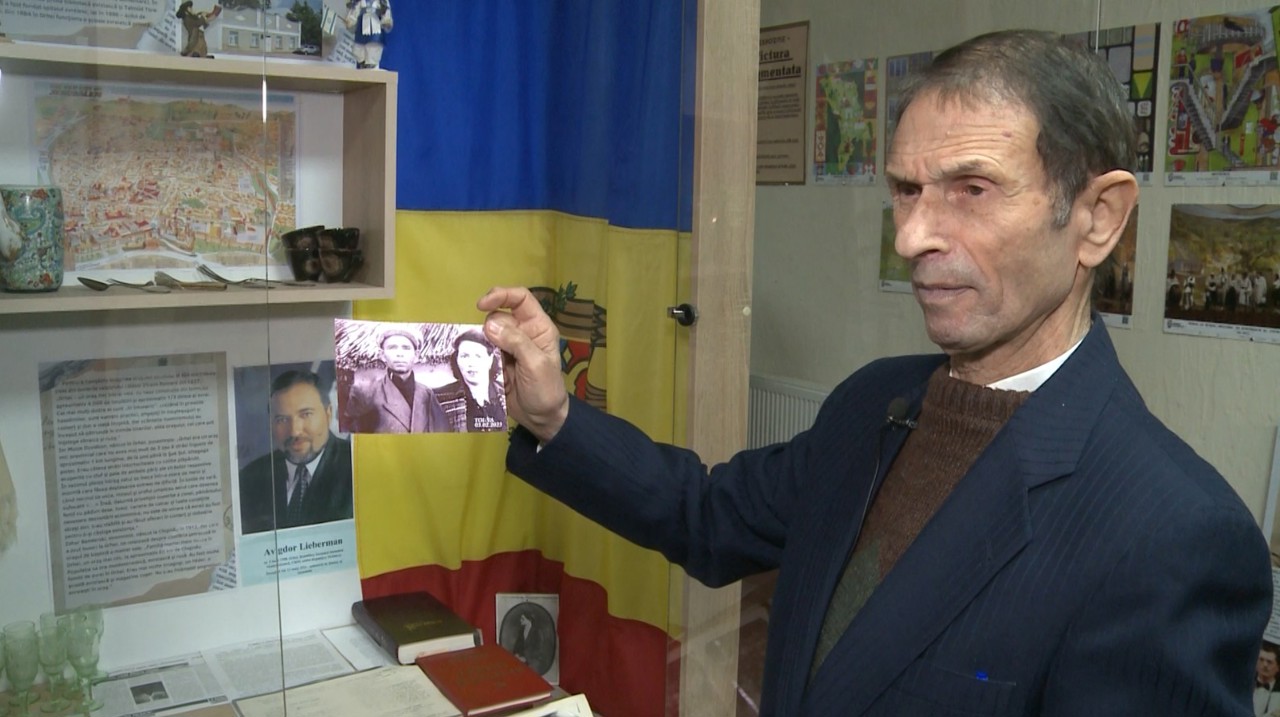 „Am crescut cu poveștile despre lagăre”. Mărturia unui martor al Holocaustului