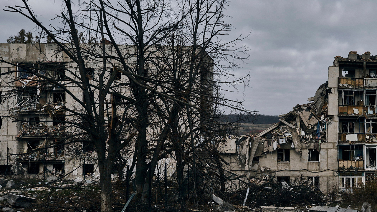 Владимир Зеленский: Ситуация в Бахмуте "сложная", но украинские солдаты держат оборону