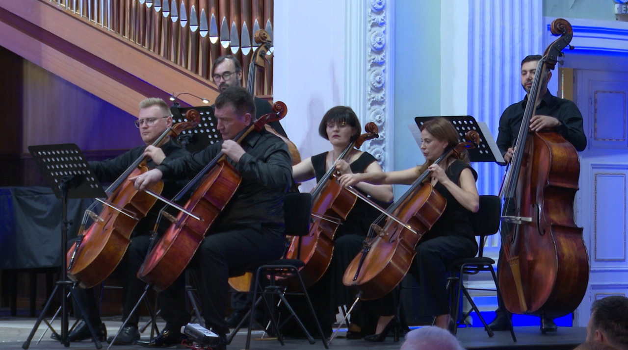 Moldova’s first string instrument collection by a renowned Italian luthier