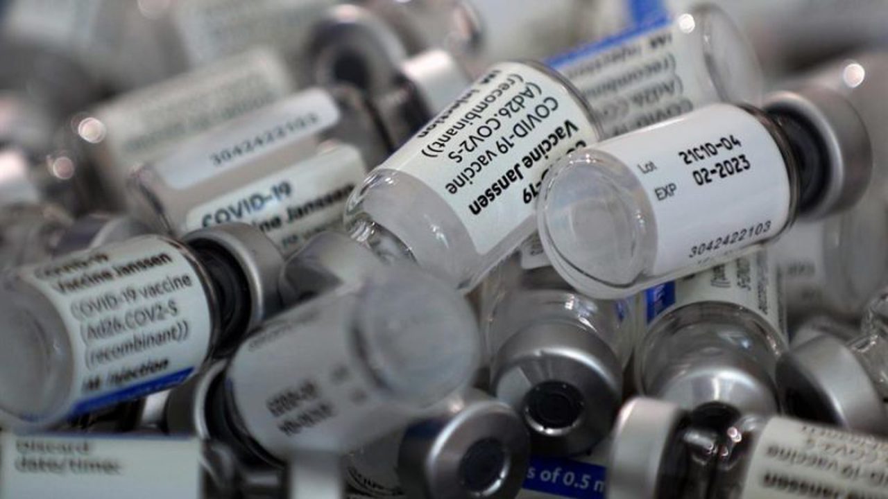 Aproximativ jumătate de milion de doze de vaccin împotriva coronavirusului au expirat în Republica Moldova