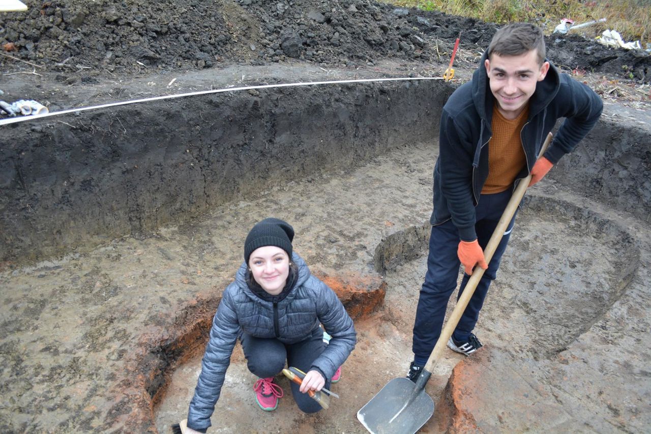 Cuptor de lut, monede din secolul XVI și o cruciuliță de bronz – urmele unei seliști medievale la Vălcineț