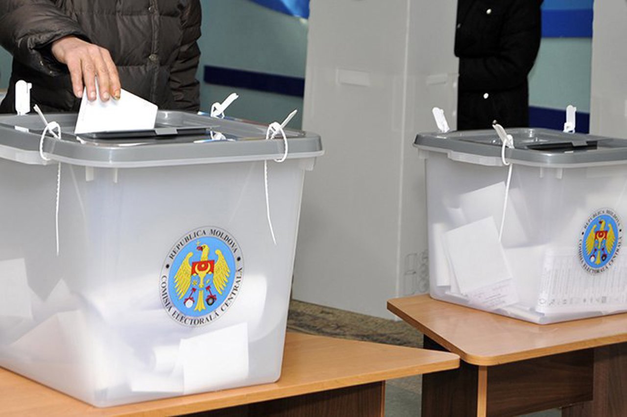 ELECTORALA 2025 // Elevii și studenții își pot exercita dreptul de vot prezentând carnetul școlar sau de student