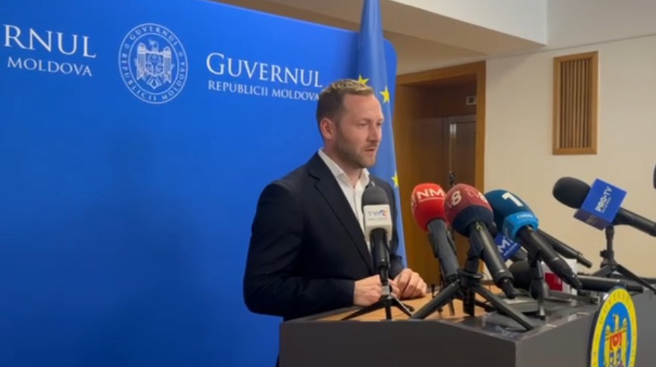 Ministrul Mediului anunță că pe Nistru mai există pete de petrol care urmează să ajungă în R. Moldova