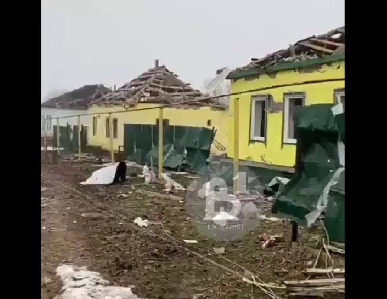 ВИДЕО // Российская армия случайно разбомбила свое село, расположенное в  150 километрах от границы с Украиной