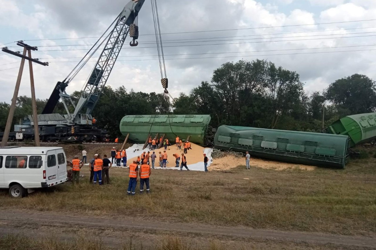 CFM: Circulația trenurilor pe tronsonul de cale ferată din sudul țării va fi reluată în următoarele zile