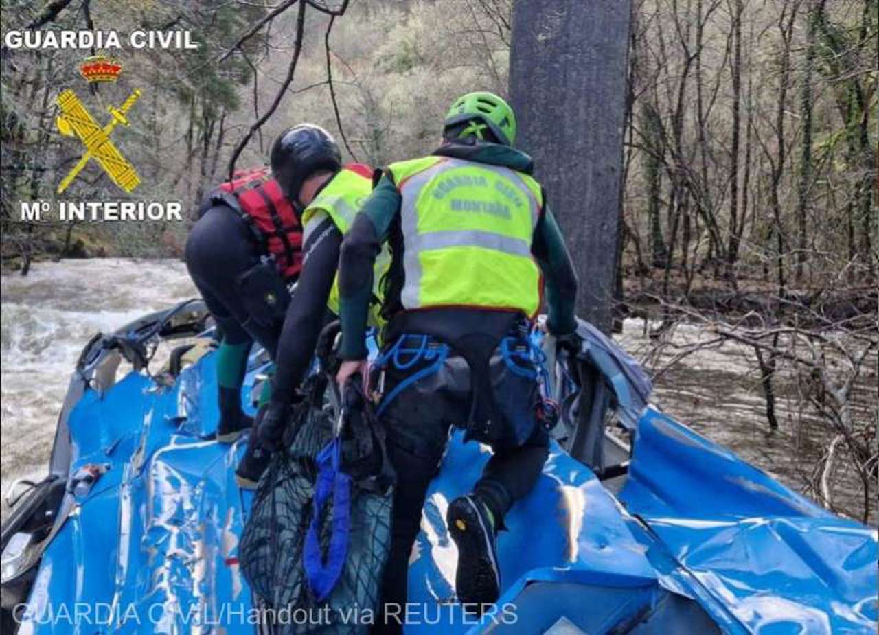 Un autocar a căzut într-un râu din Spania. Cinci persoane și-au pierdut viața