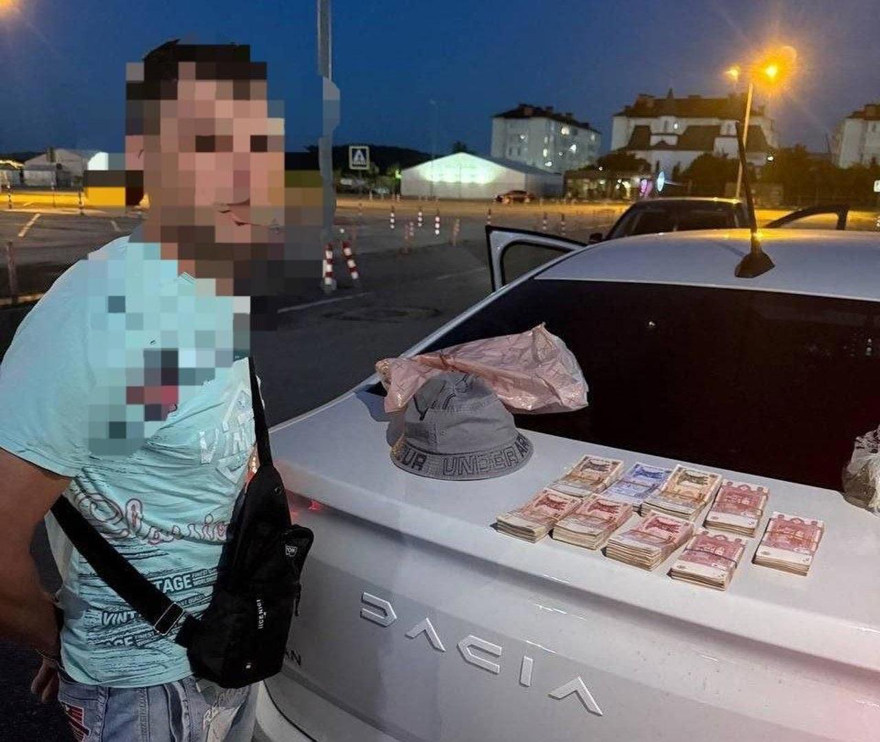 Bărbat suspectat de escrocherie, reținut la preluarea unei noi tranșe de la o victimă din Bălți