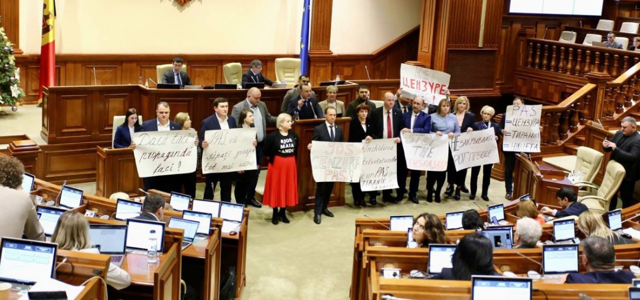 Deputații din fracțiunea BCS boicotează ședința parlamentului și au cerut alegeri parlamentare anticipate