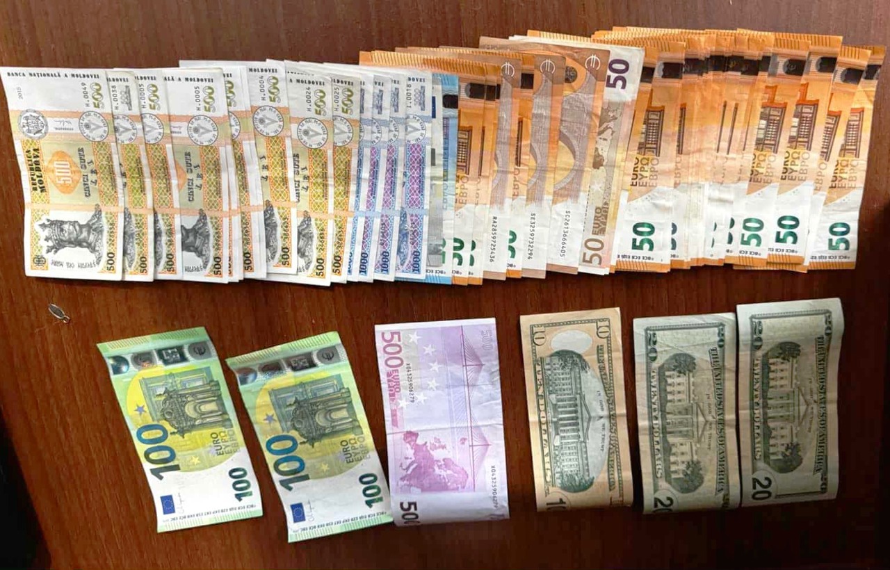 CNA efectuează percheziții la Chișinău într-un dosar de corupere electorală și manipulare a opiniei publice