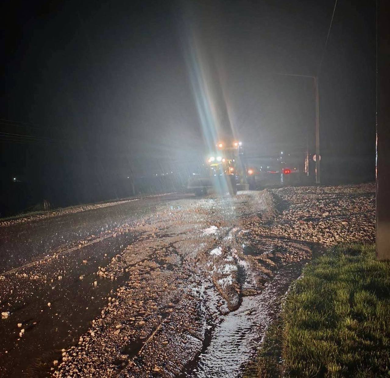 Digul iazului din Hârjauca a cedat și a provocat inundații: 13 localități fără energie electrică în urma ploilor din 22 mai