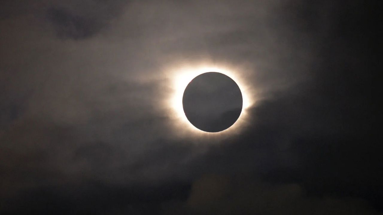 Eclipsă totală de Soare și Perseide: Spectacolul astronomic de pe cer nu va fi vizibil din R. Moldova