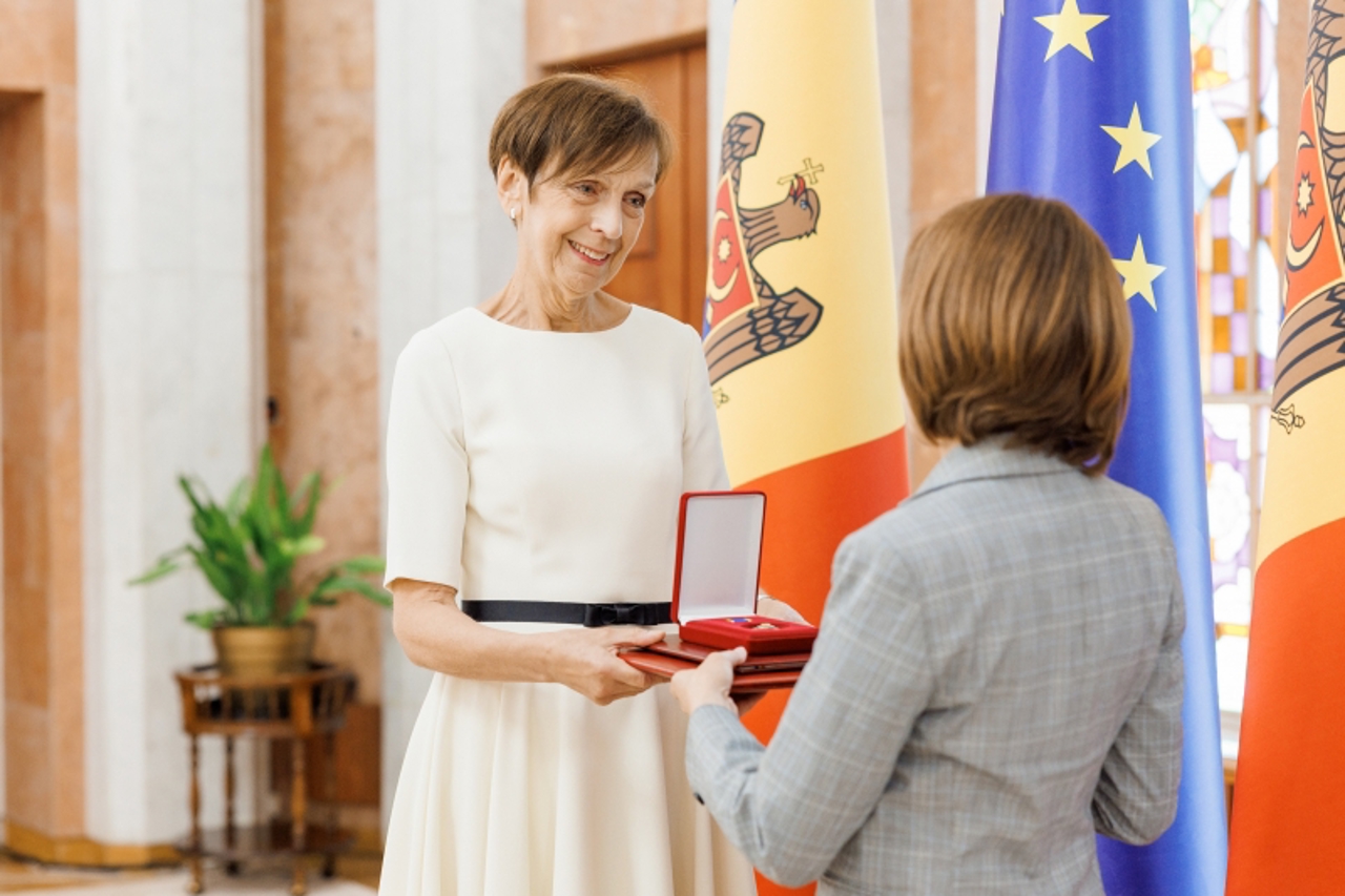 Trei ambasadori ai țărilor UE, decorați cu Ordinul de Onoare al R. Moldova