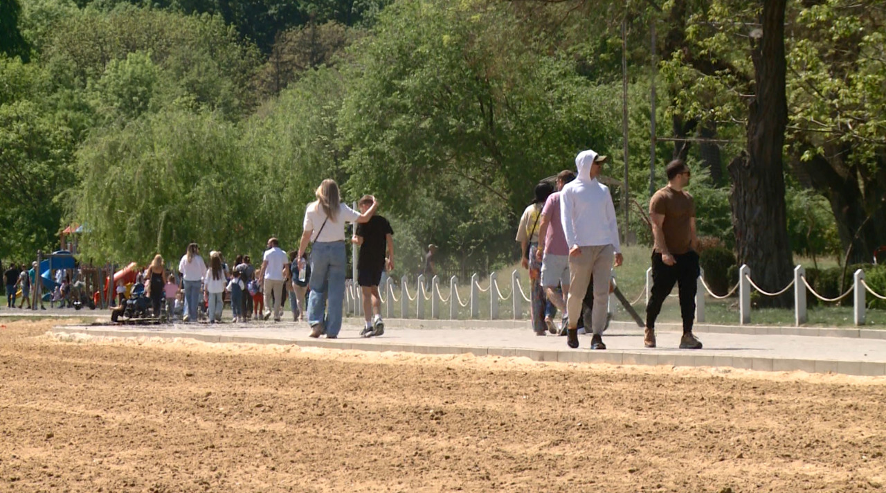 De Ziua Muncii, orășenii s-au odihnit, iar cei de la țară au muncit în gospodării 