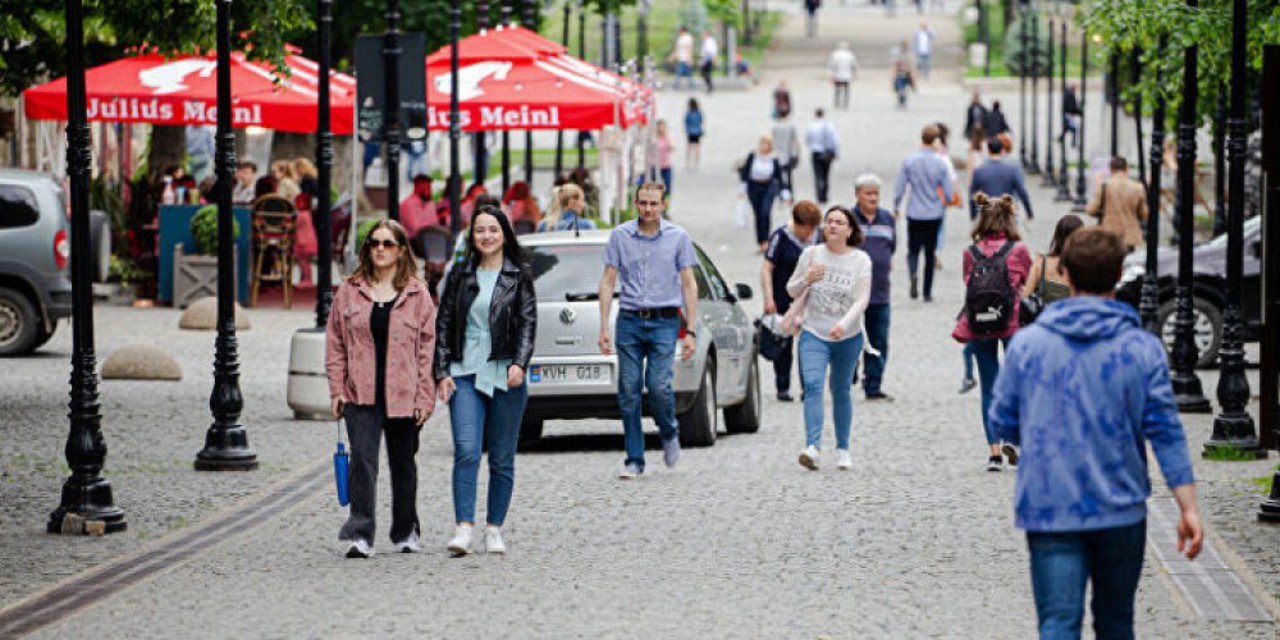 Adolescenții din Republica Moldova își pot perfecta primele buletine de identitate gratuit