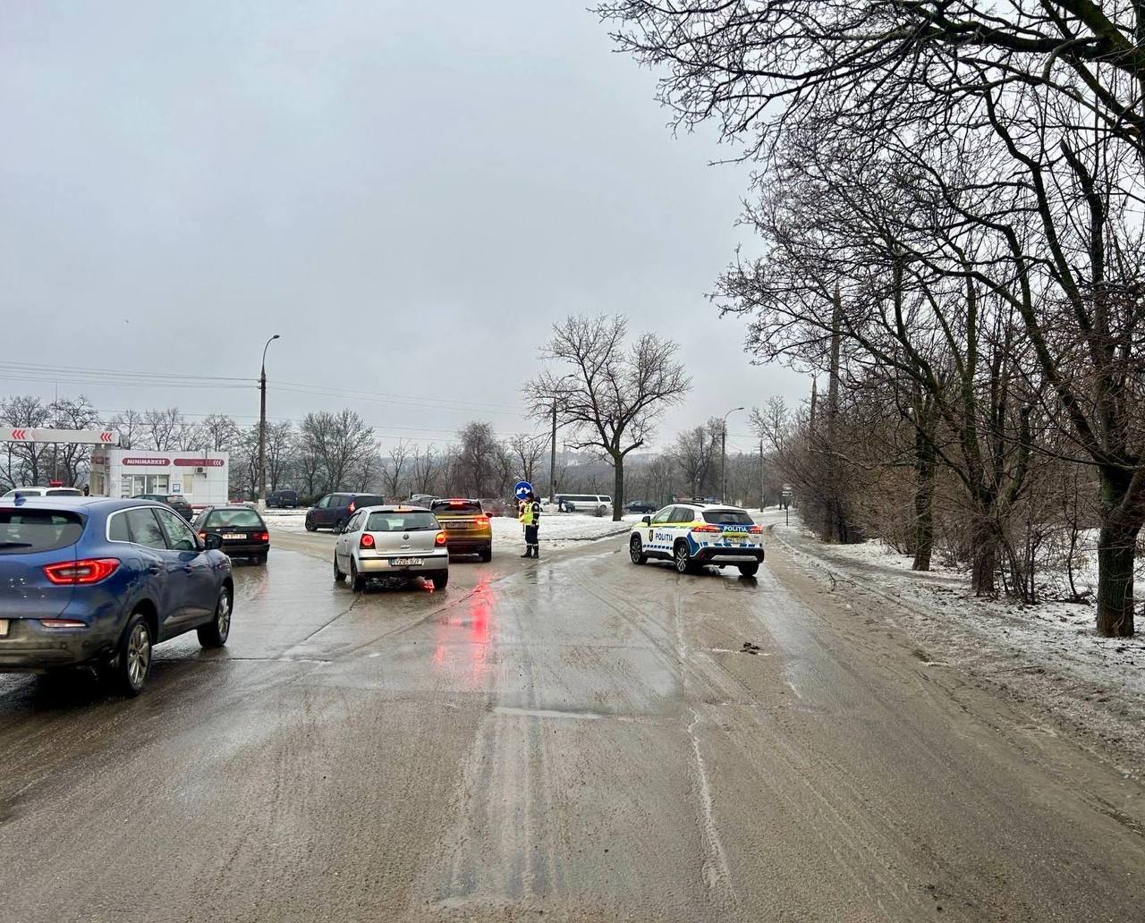 Из-за гололеда отменен ряд междугородних рейсов на севере страны