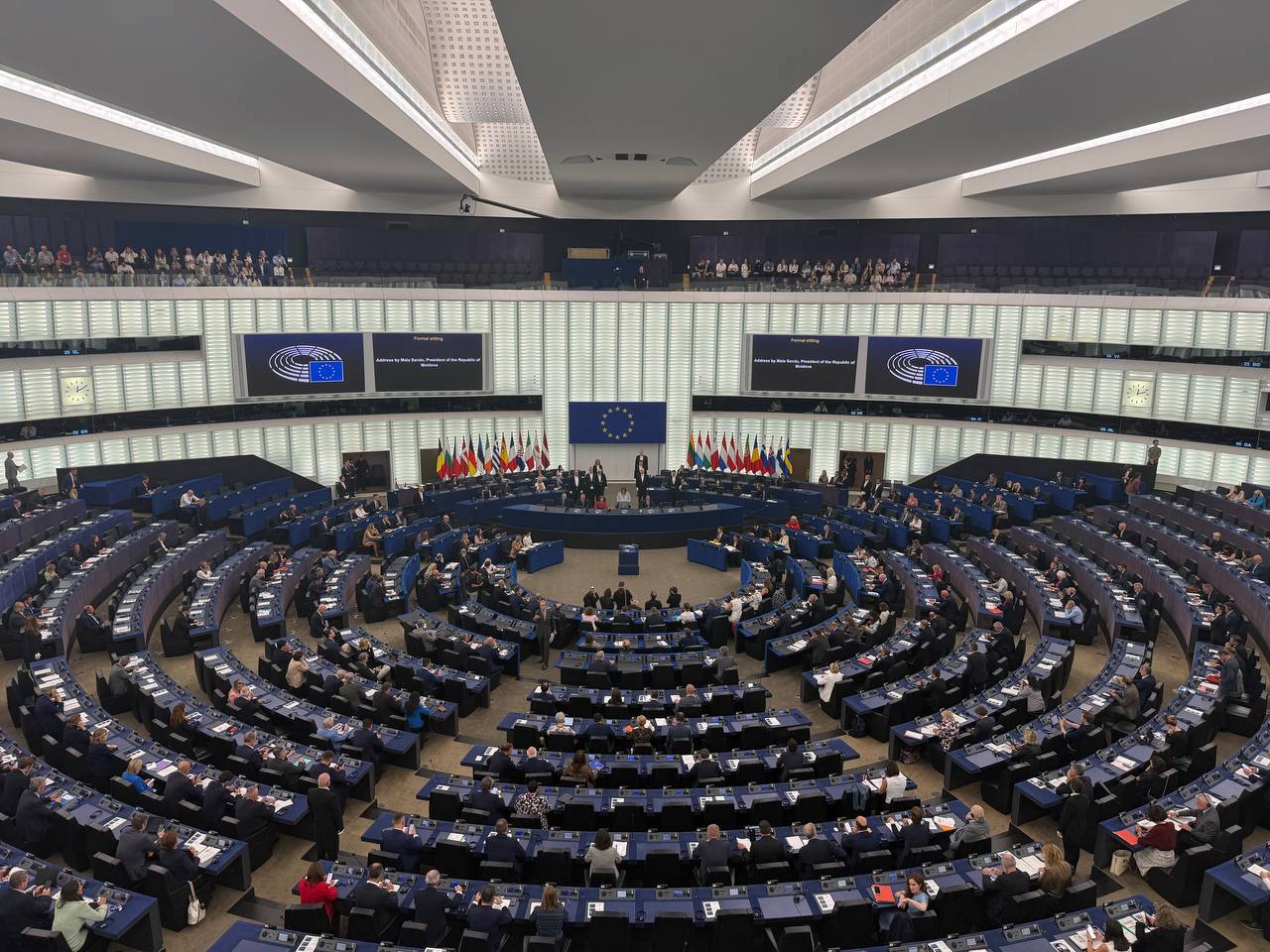 Reprezentanți UE, în plenul Parlamentului European: „Trebuie să sporim presiunea asupra Rusiei”