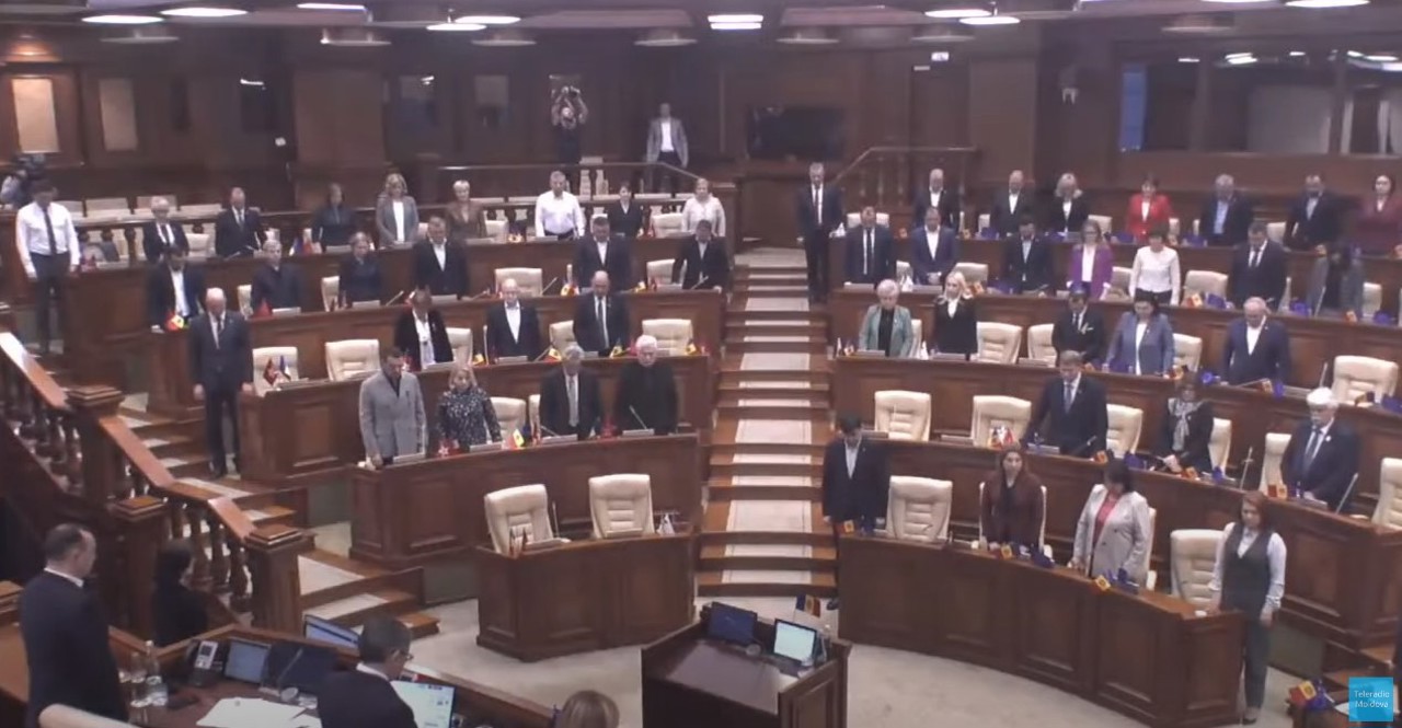 Deputații din R. Moldova au ținut un minut de reculegere în memoria victimelor atentatului de la Moscova