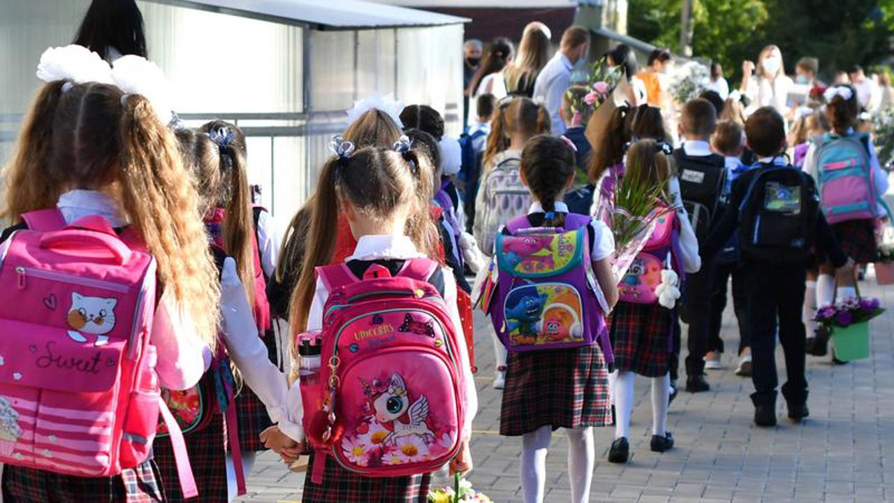 Campania „Vreau și eu să învăț”: Peste 700 de copii din familii vulnerabile au nevoie de ghiozdane și rechizite noi