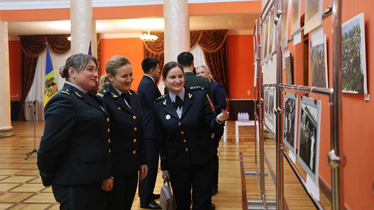Ziua Armatei României, marcată la Chișinău printr-o expoziție de documente istorice și un mesaj despre securitate