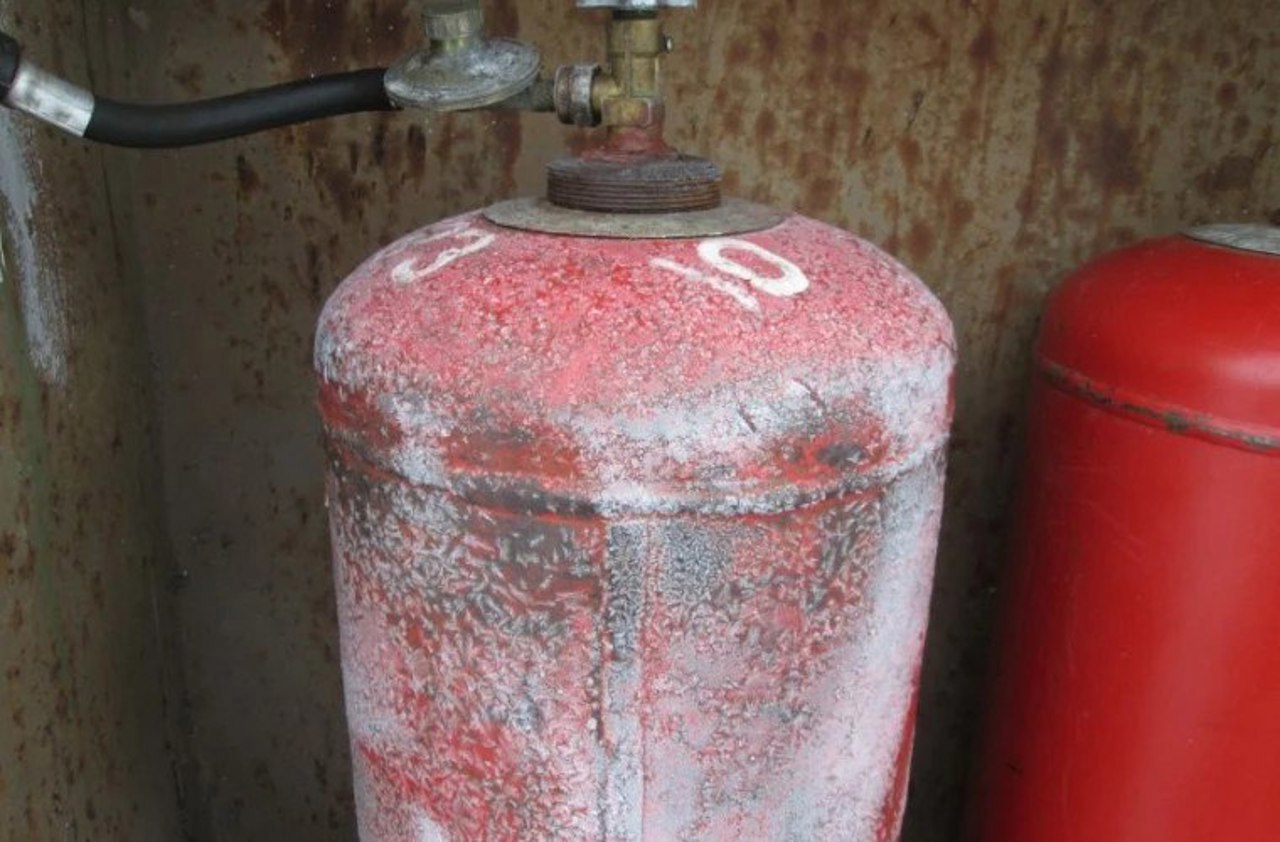 Deflagrație la o butelie de gaz în Tomai: Doi oameni au suferit arsuri
