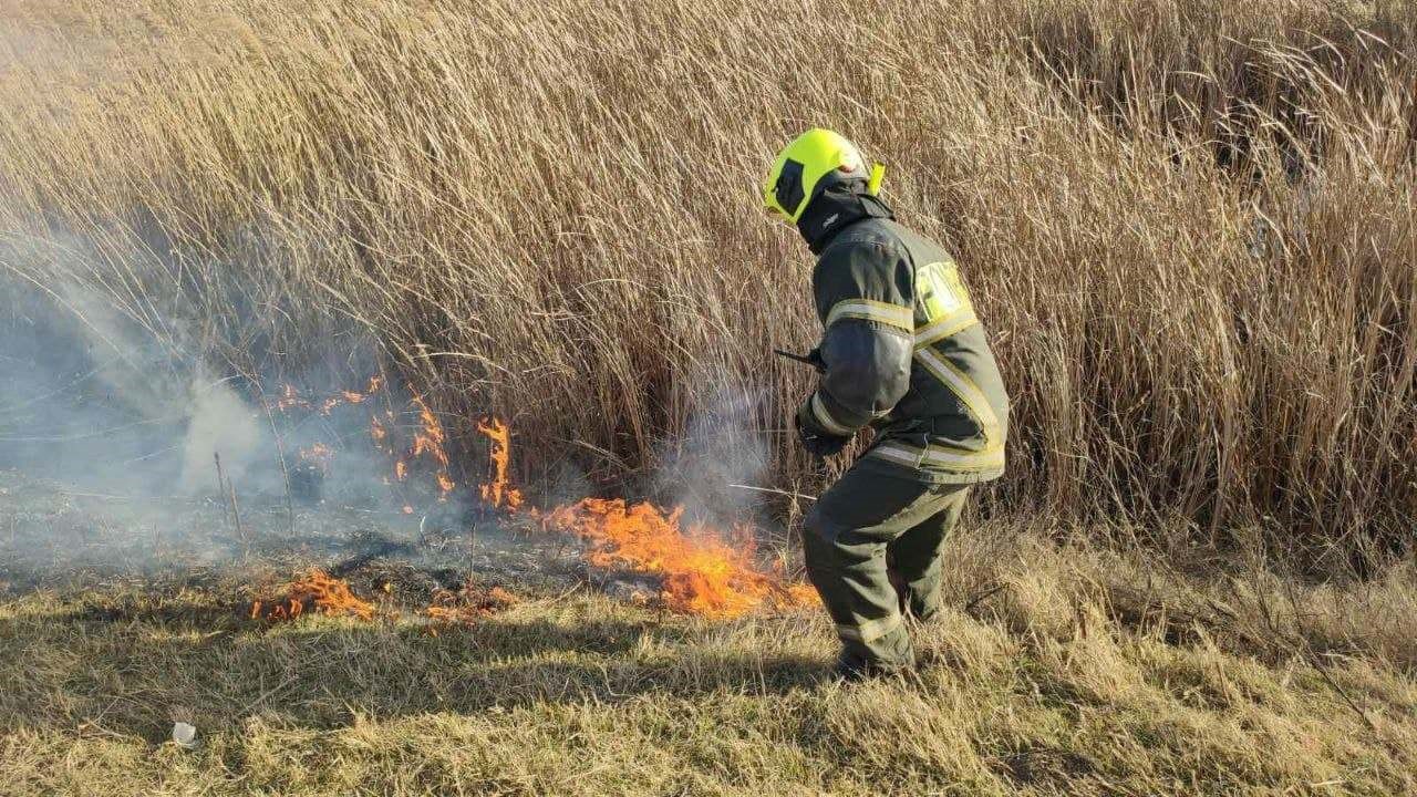 Пожар во Флорештском районе: погиб спасатель, ещё один  — в больнице