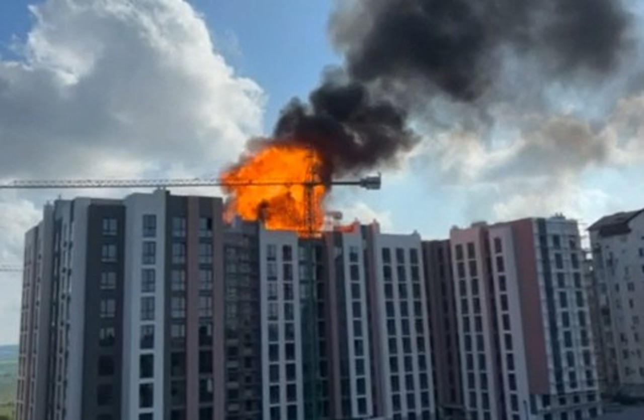 O explozie puternică, urmată de incendiu la Durlești. Pompierii, la fața locului 