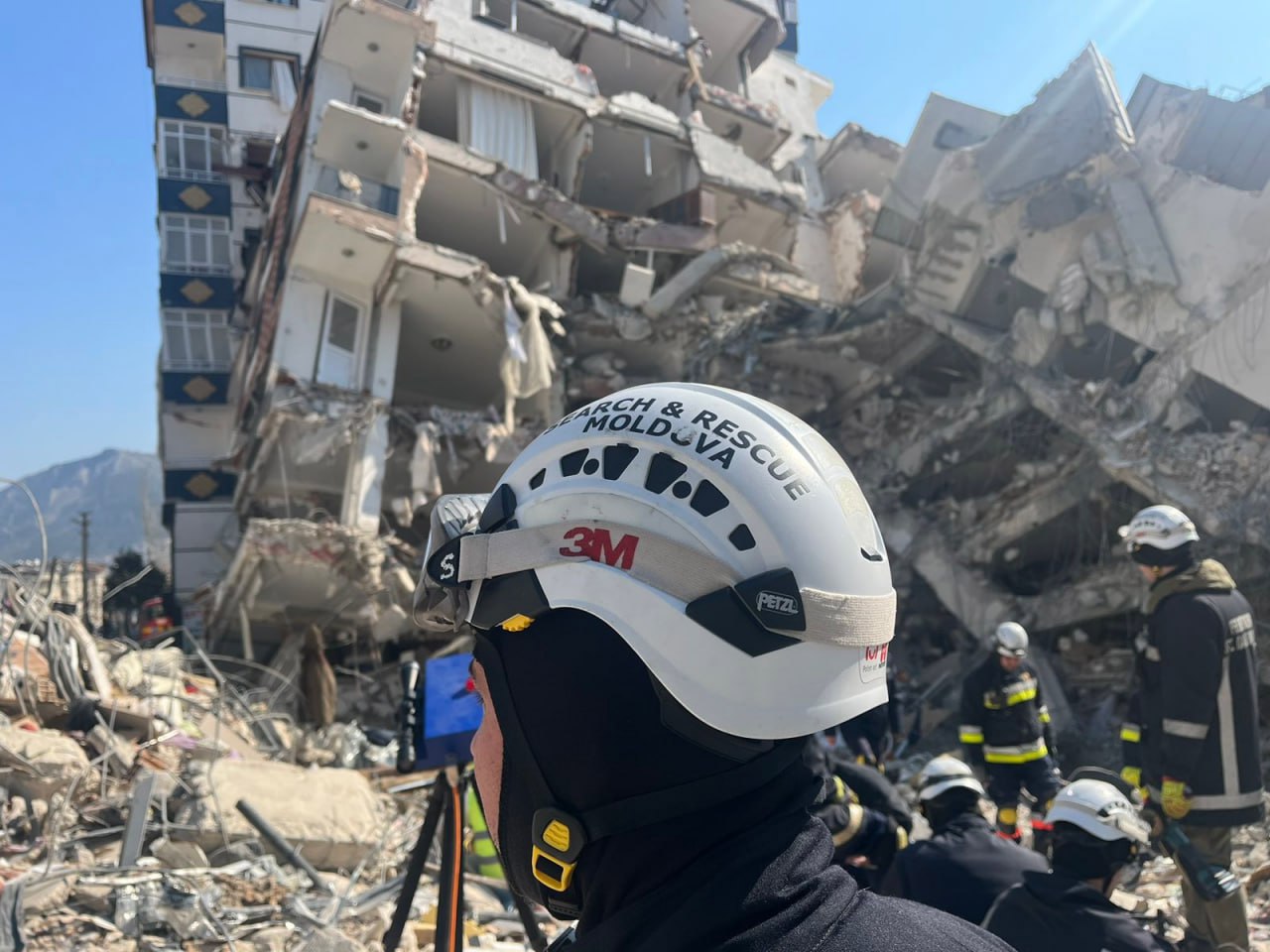 Mărturiile salvatorilor moldoveni: Misiunea se complică din cauza replicilor continue ale cutremurului