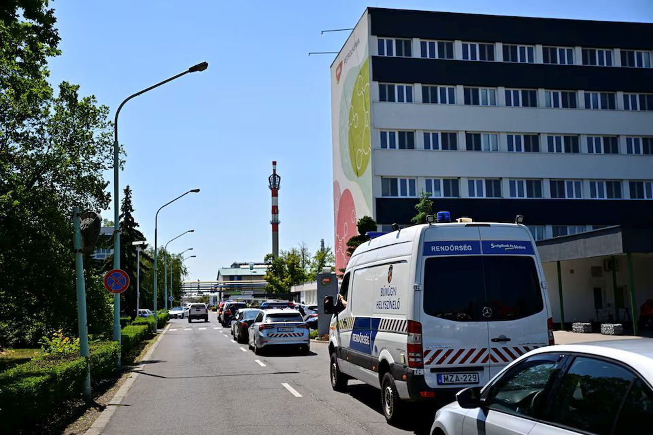 Explozie la un combinat petrochimic din Ungaria: Un mort și nouă răniți la uzina MOL