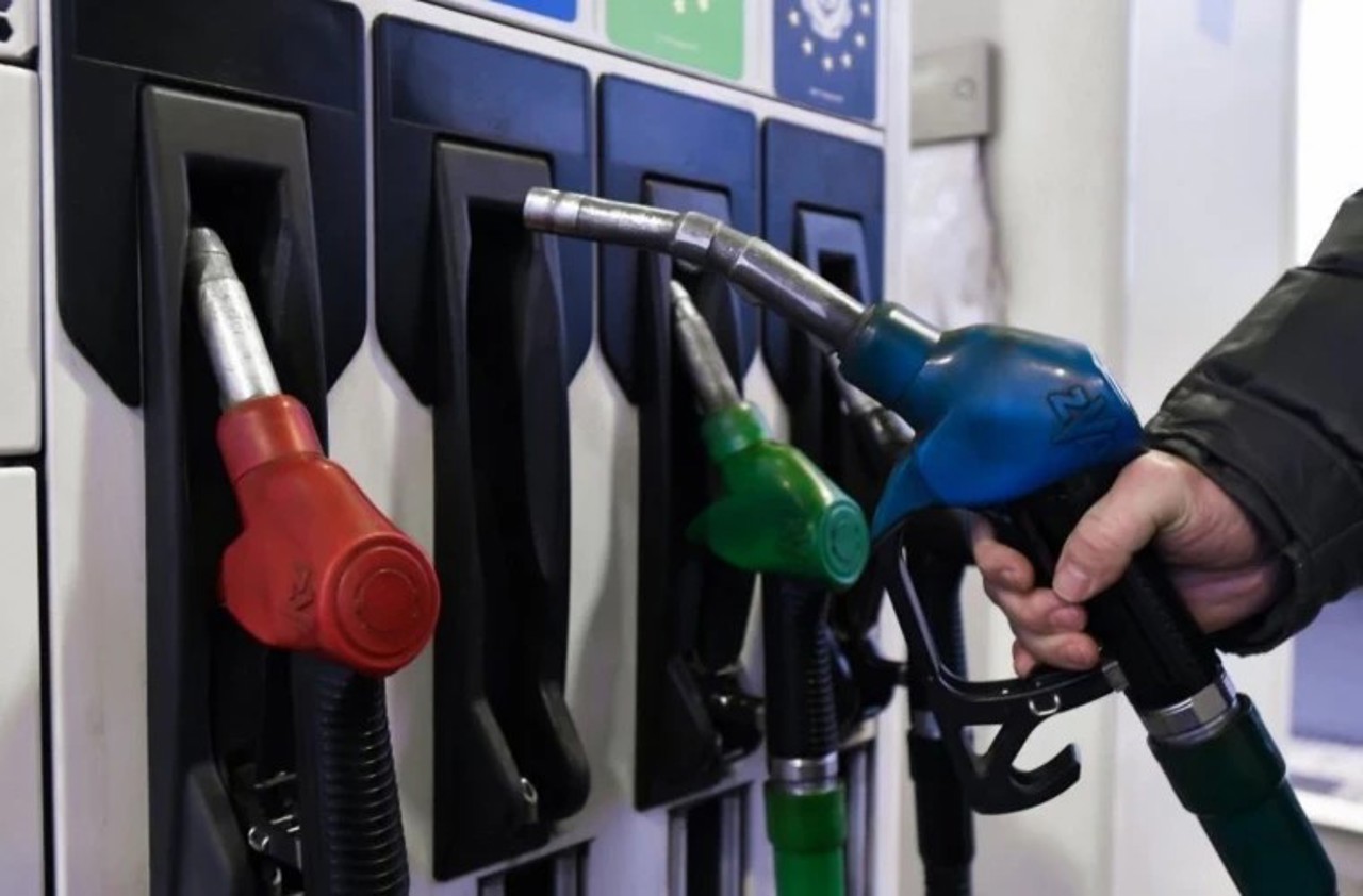 Expert: Sancțiunile SUA împotriva Rosneft și Lukoil nu vor afecta prețurile la carburanți în R. Moldova