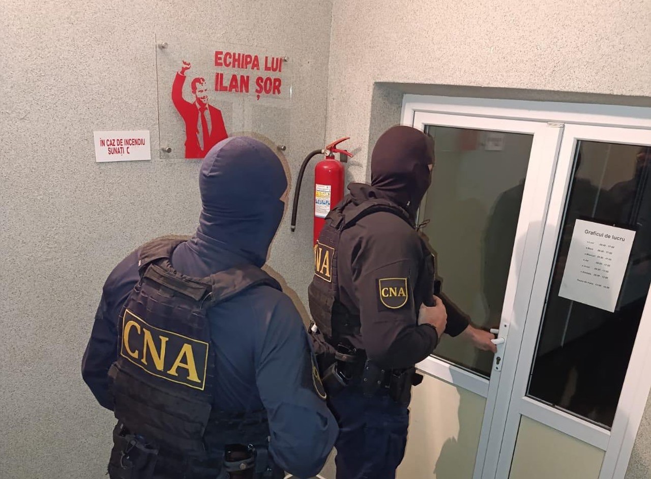 Bărbat din Ceadâr-Lunga, care împărțea ruble rusești pentru a cumpăra voturi în R. Moldova, riscă închisoare de până la opt ani