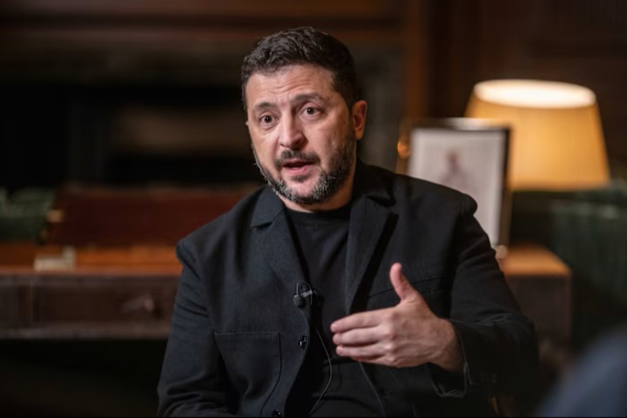 Zelenskyy ends pause on targeting Russian oil refineries 