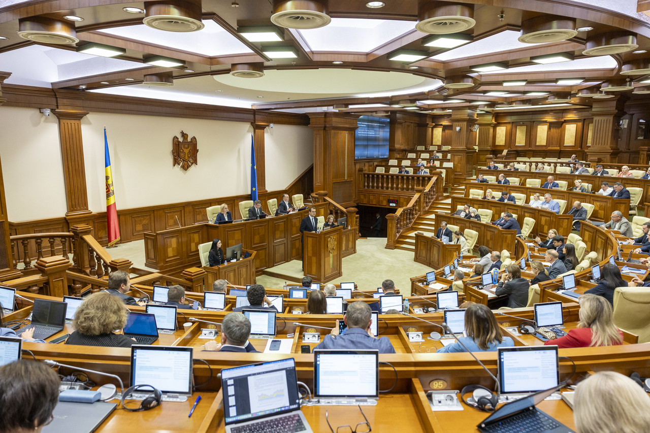 Premierul cere Parlamentului stare de urgență: „Când statul are instrumentele necesare, putem stabiliza situația”