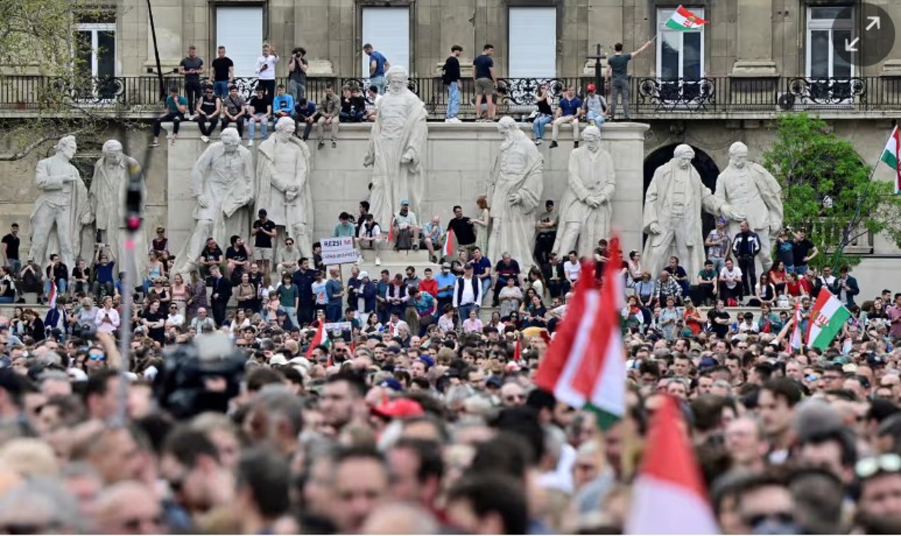„Nu ne este frică”. Protest masiv la Budapesta împotriva guvernului condus de Viktor Orbán