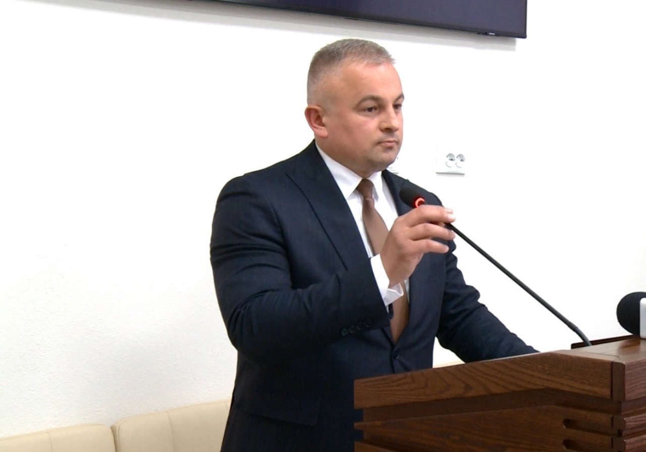 Генпрокурор Молдовы объяснил происхождение найденных в подвале у родителей 75 тысяч евро