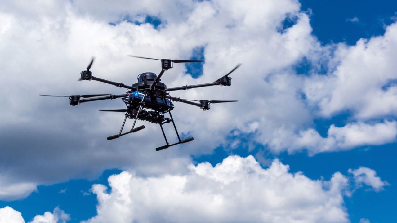 NYT: O dronă rusească controlată de inteligența artificială a ucis trei civili în Zaporojie
