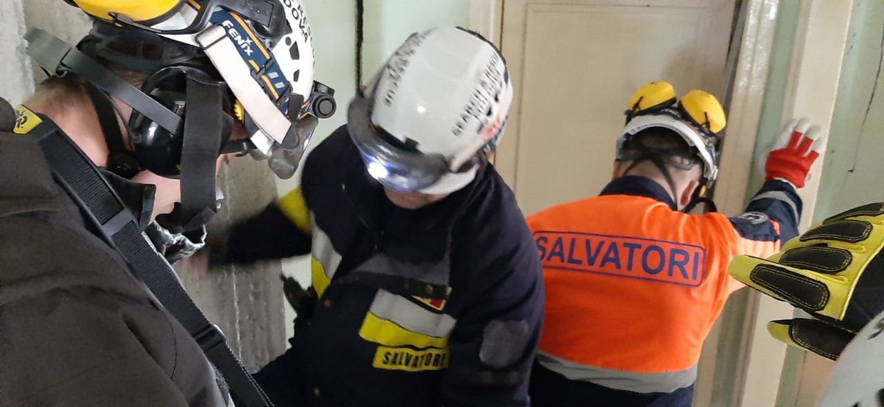 Salvatorii moldoveni au depistat printre dărâmături în Turcia patru persoane, dintre care trei - decedate