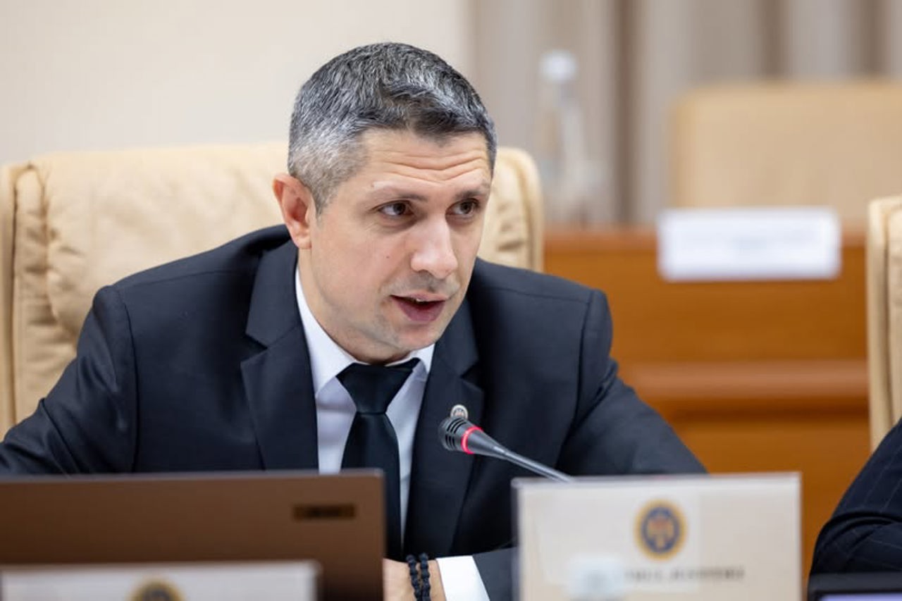  De la hârtie la digital: Guvernul aprobă conceptul sistemului e-Arhiva