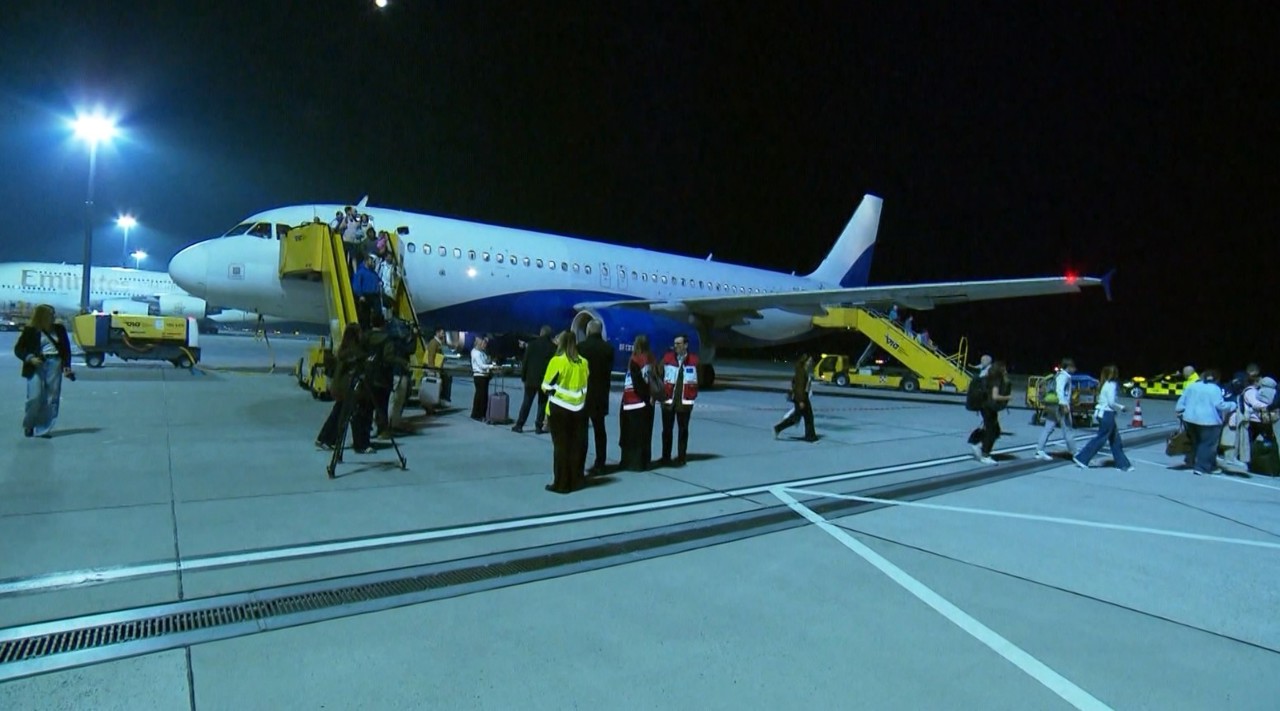 Români blocați în Dubai au ajuns acasă: „Eram speriați, era stresant”