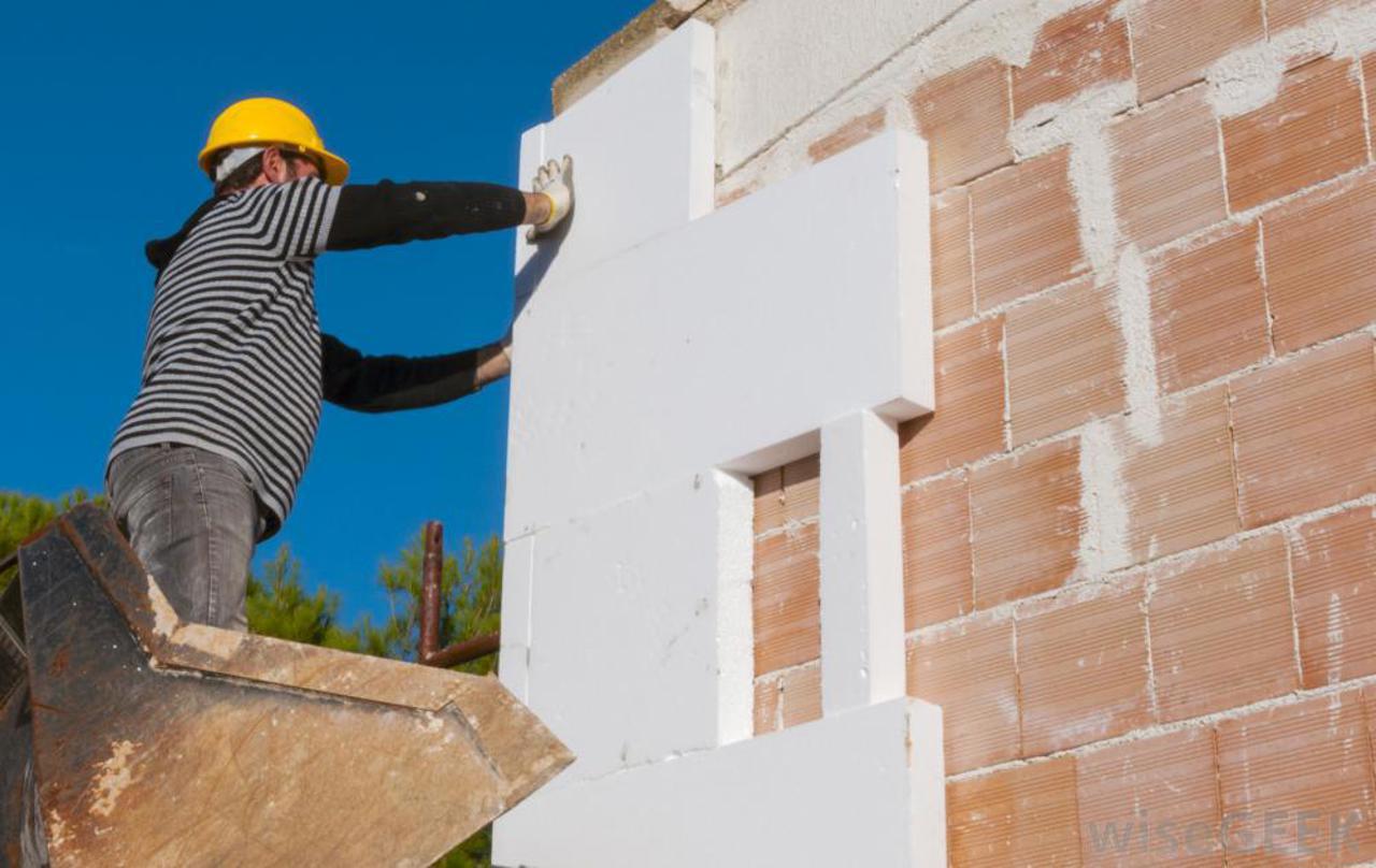  Trei blocuri din Chișinău vor fi reabilitate energetic cu sprijin de la stat, prin FEERM