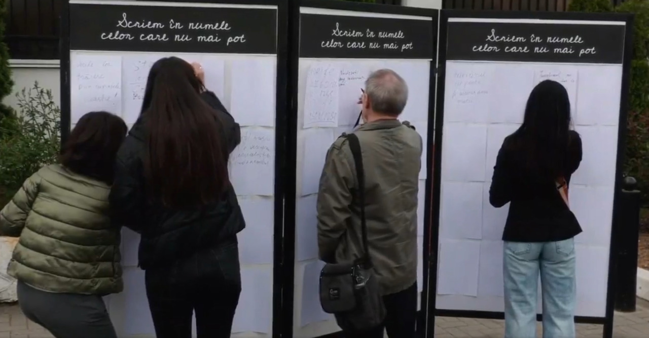 Protestul jurnaliștilor în fața Ambasadei ruse de la Chișinău. Mesajele „scrise în tăcere”, transmise Kremlinului