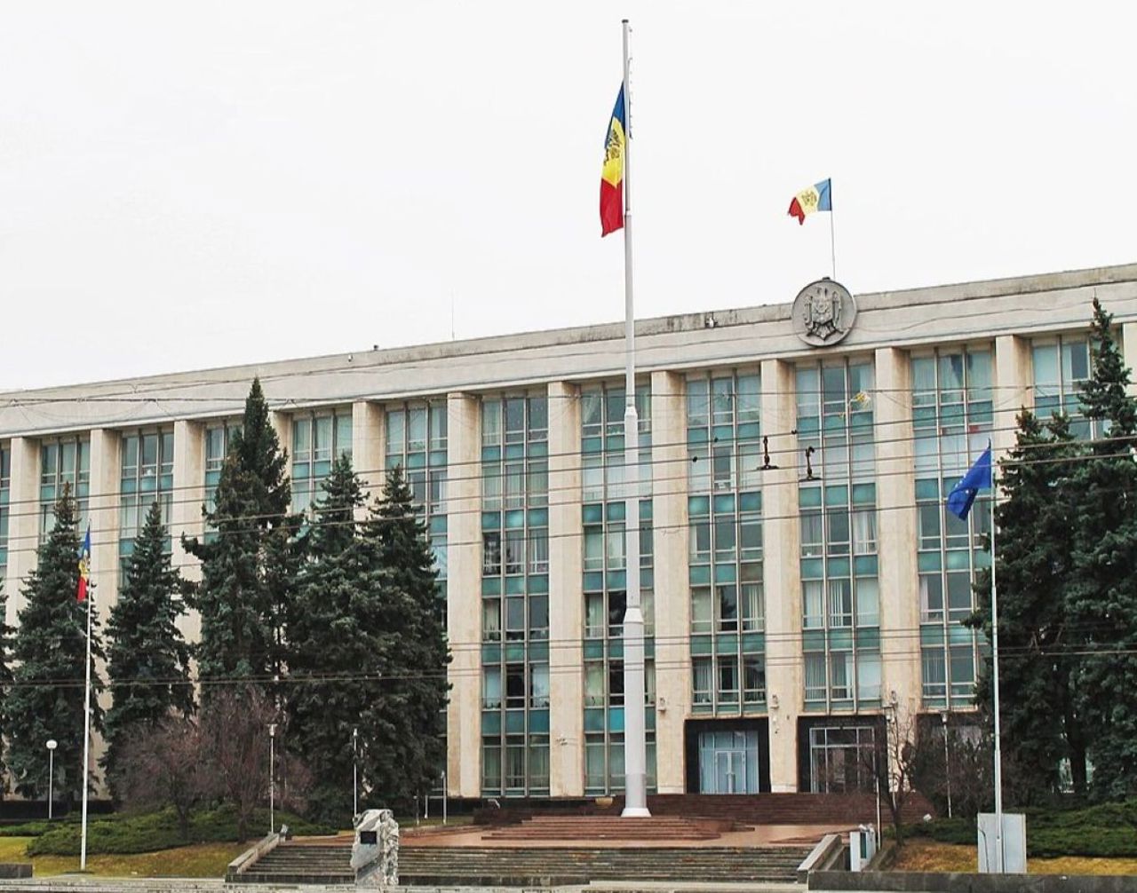 Numiri la Guvern: Noi consuli generali la Nisa și Barcelona și șefi la BNS și SPCSB