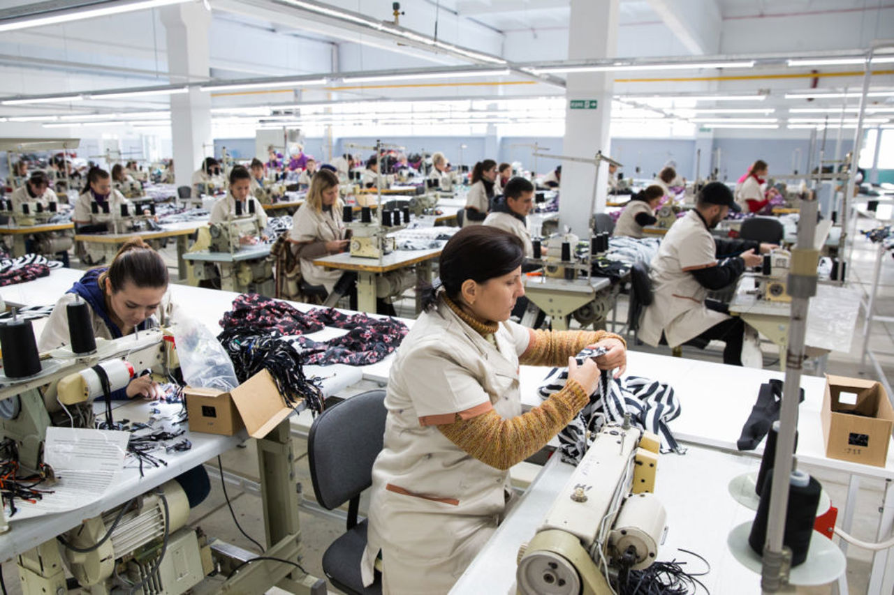 Angajări la sfârșit de octombrie: peste 12.5 mii de locuri de muncă vacante în baza de date a ANOFM