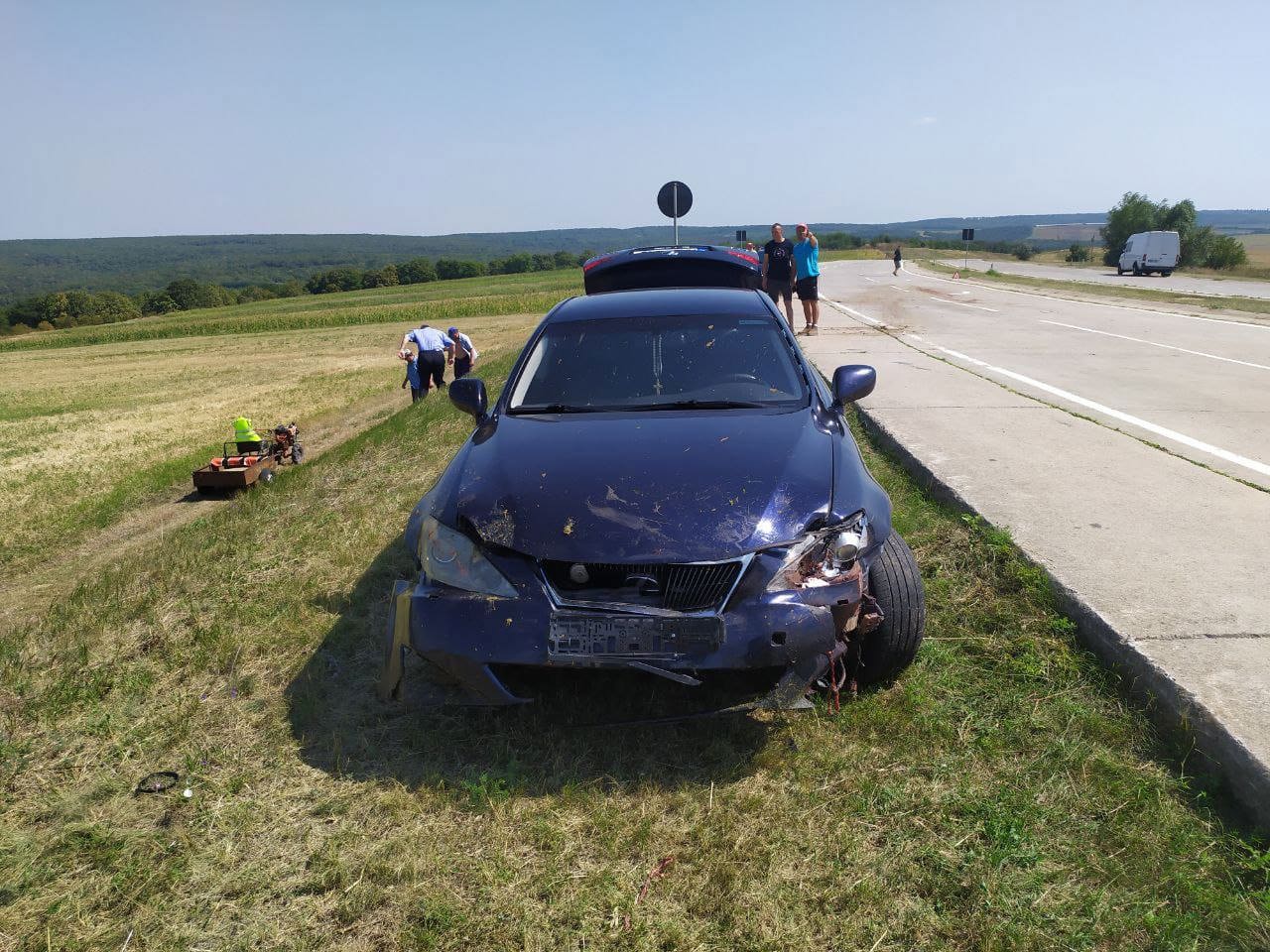 FOTO Accident în raionul Cimișlia: Un șofer a intrat cu mașina într-o turmă de oi omorând 29 de animale