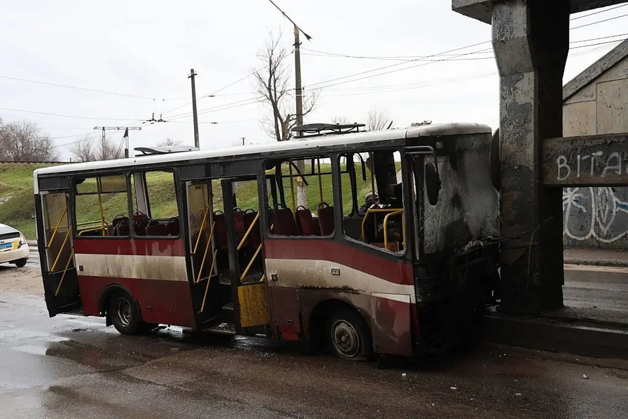 Cinci morți și cel puțin 19 răniți în atacurile din Ucraina în ultimele 24 de ore. Un vehicul care transporta muncitori, lovit de dronă 