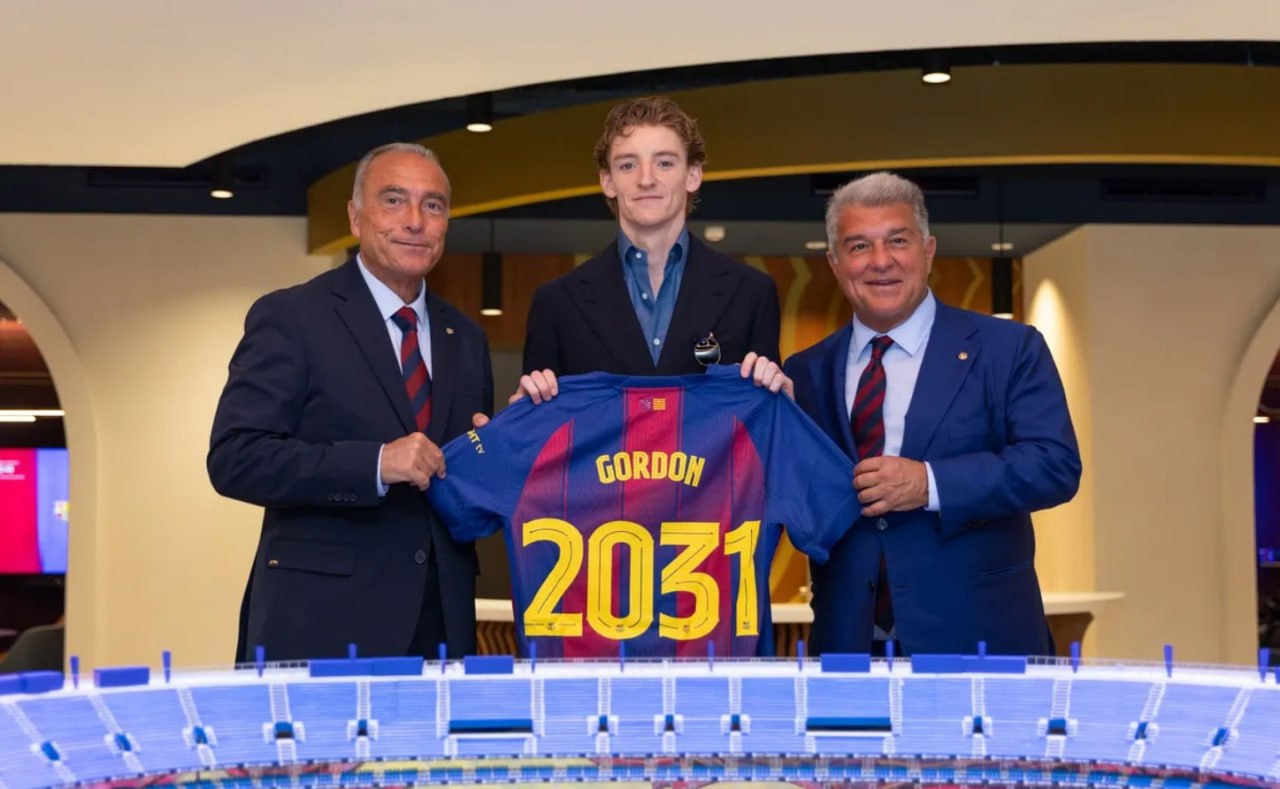 Anthony Gordon va juca la FC Barcelona 
