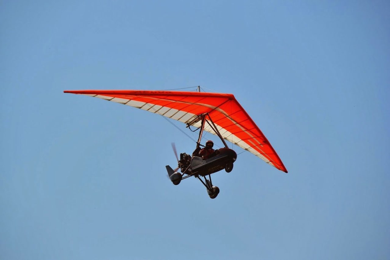 Moldova investigates illegal border crossing by hang-glider 