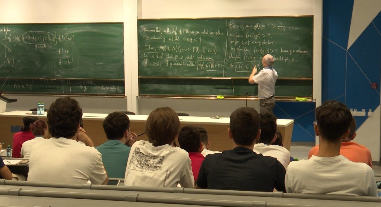 Școala de vară „Apex Maths”: Matematicieni francezi predau la Chișinău elevilor din R. Moldova și din alte cinci țări