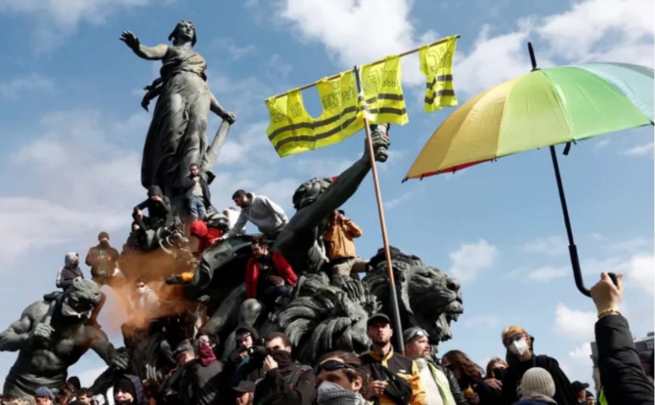 Первомайские демонстрации во Франции сопровождаются насилием и арестами