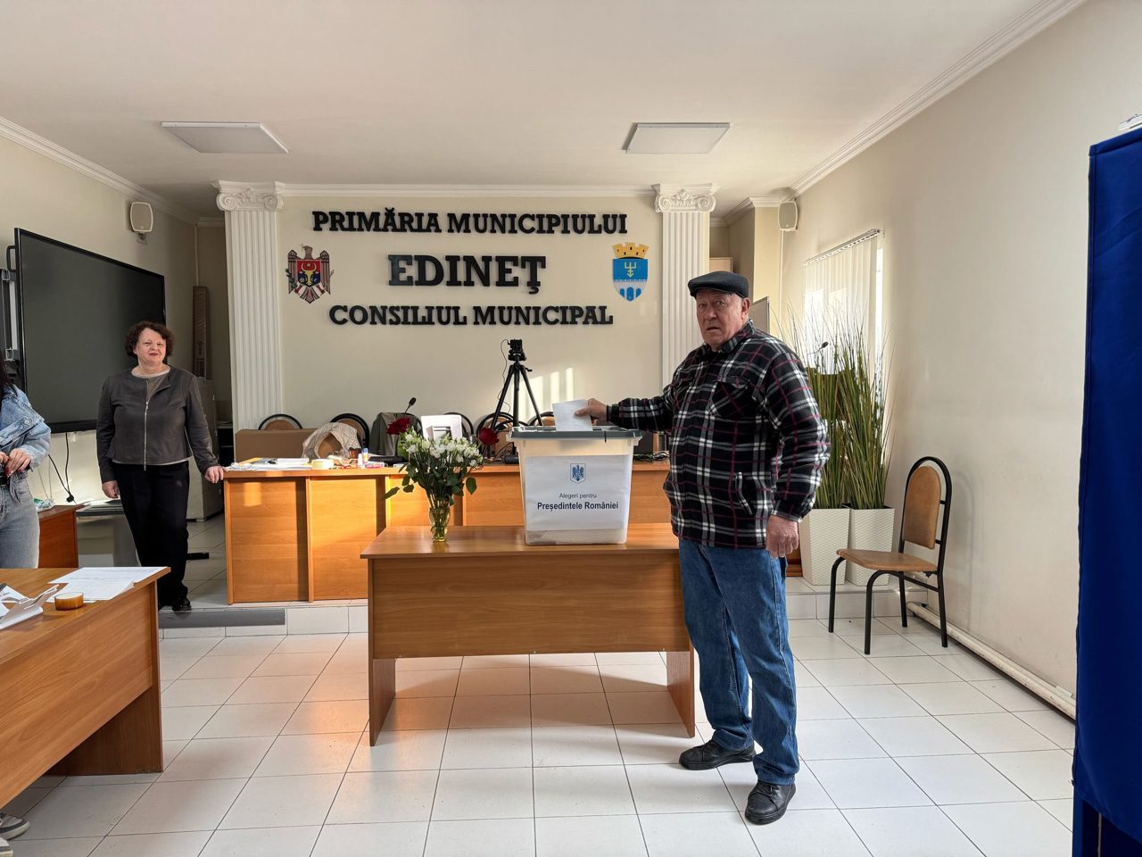 Moldovenii votează activ la prezidențialele din România: peste 143.000 s-au prezentat la urne