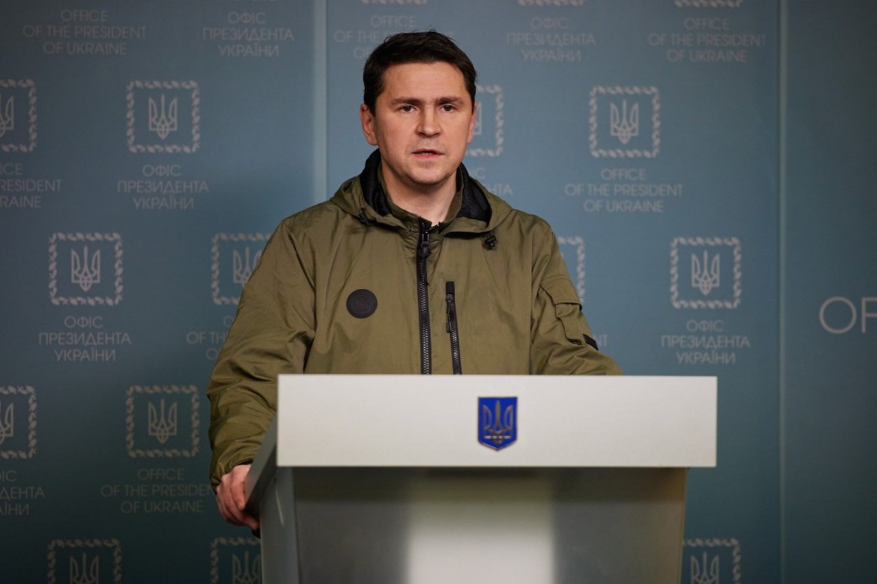 Украина отреагировала на отставку Шойгу с поста главы Минобороны России.  Подоляк: "Это будет милитаристская страна"